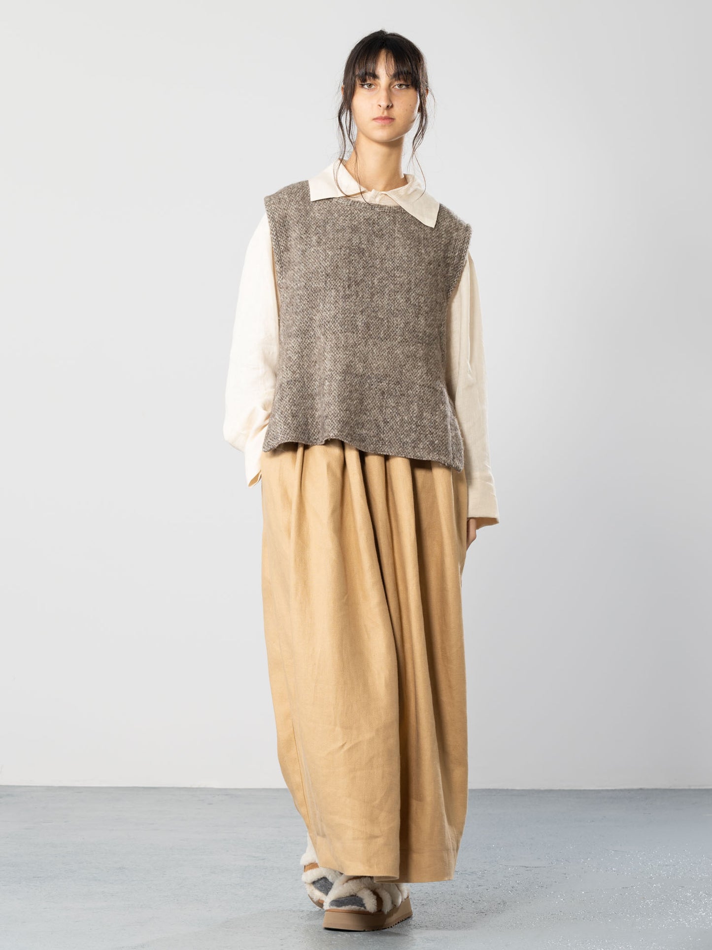 Look 7 (Flecked Vest + Long Sleeve Plain Shirt + Long Pleated Skirt)